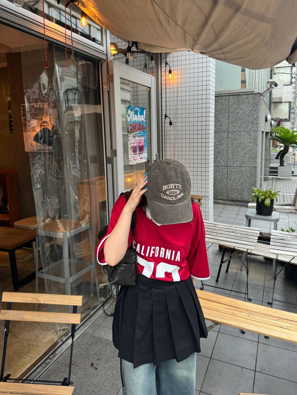 「低身長、女子ウケ、フェミニン、カジュアル、着痩せ・細見え、FOREVER 21」｜「FOREVER 21の【新色追加・WEB限定カラーあり】合皮ダブルポケットショルダーバッグ（ショルダーバッグ、ブラウン系）」を使った、tomoka さん（レディース・153cm）の夏コーディネートの2枚目の写真