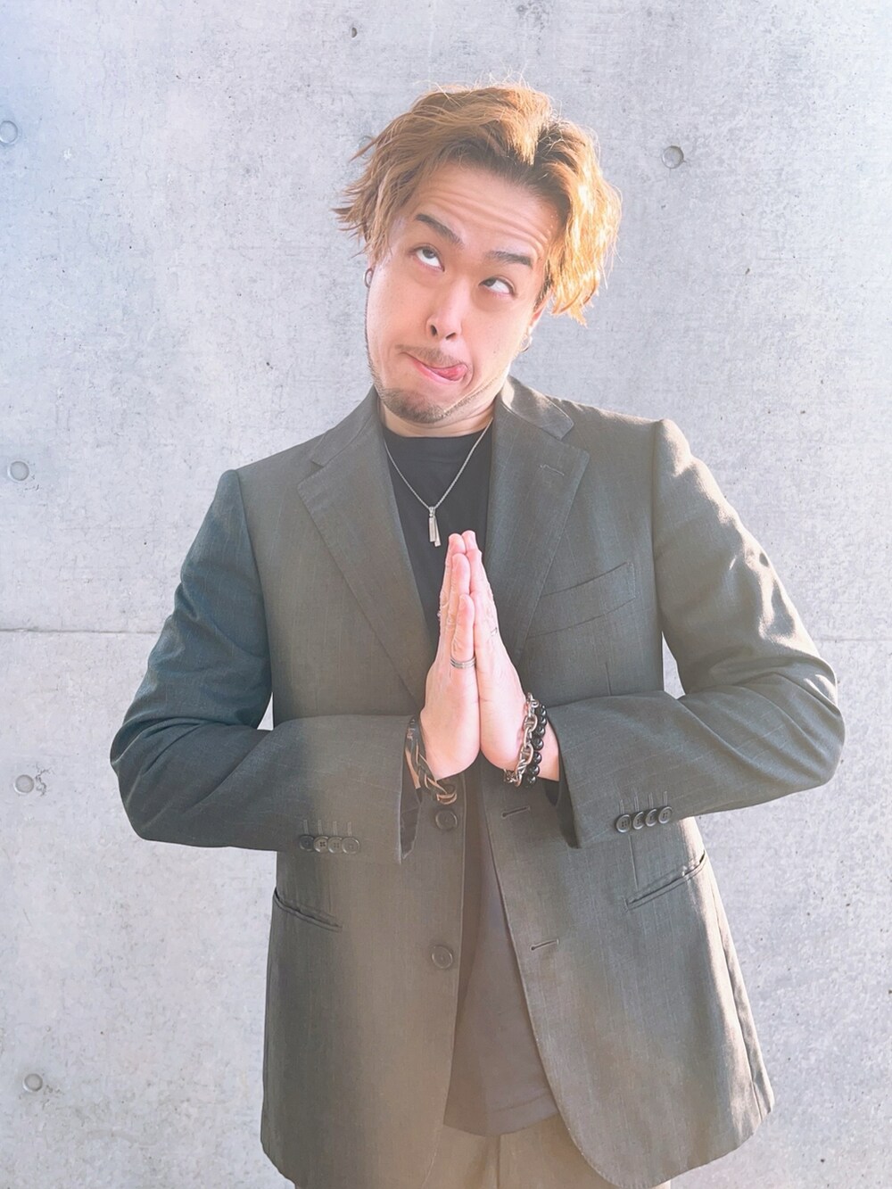 「大人カジュアル、セットアップ、古着MIX、モノトーン、低身長、ジャケット、シンプルコーデ」｜「green label relaxingのアイテム（セットアップ、グレー系）」を使った、まださん（メンズ・167cm）の冬コーディネートの5枚目の写真