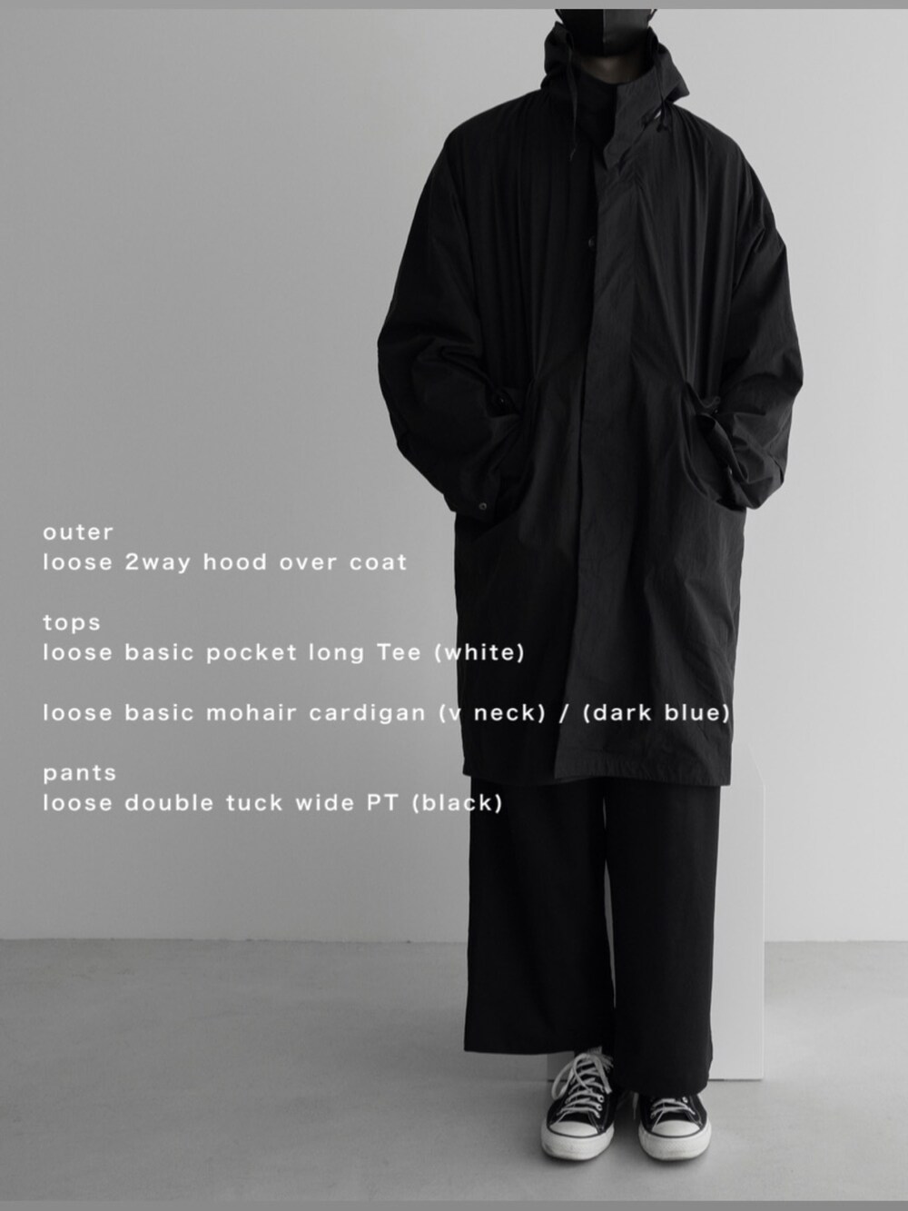 ブルー系のカーディガン/ボレロ、ブラック系のその他アウター、ブラック系のその他パンツを着用したメンズの冬コーディネートの5枚目の写真