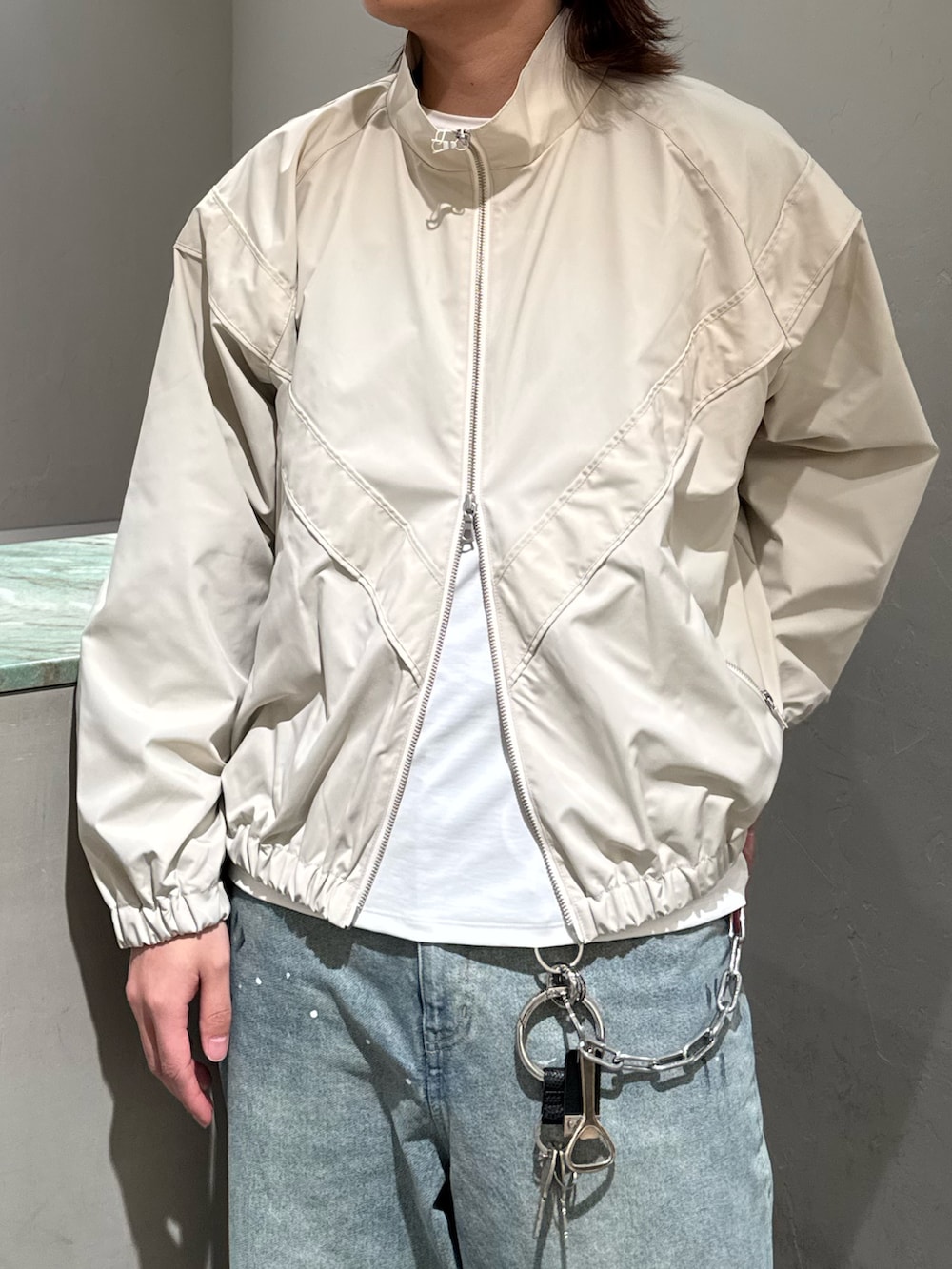 「ジャケット、春色、春めき満開コーデ、春コーデ、古着MIX、大人カジュアル、スポーツミックス、韓国ファッション、休日スタイル、デートコーデ、お出かけコーデ、ブルゾン、デニム、ワイドデニム、いいね、save、フォローお願いします🤑」｜「Lui'sのペイントエレファントジーンズ（デニムパンツ、ブルー系）」を使った、shunya kogaさん（骨格ストレート・メンズ・182cm）の春コーディネートの4枚目の写真