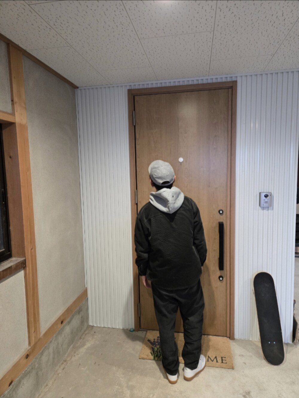 「NIKE、GU、New Balance、セットアップ、プチプラ、ガムソール」｜「GUのアイテム（パーカー、グレー系）」を使った、kkazuhikoさん（メンズ・171cm）の冬コーディネートの3枚目の写真