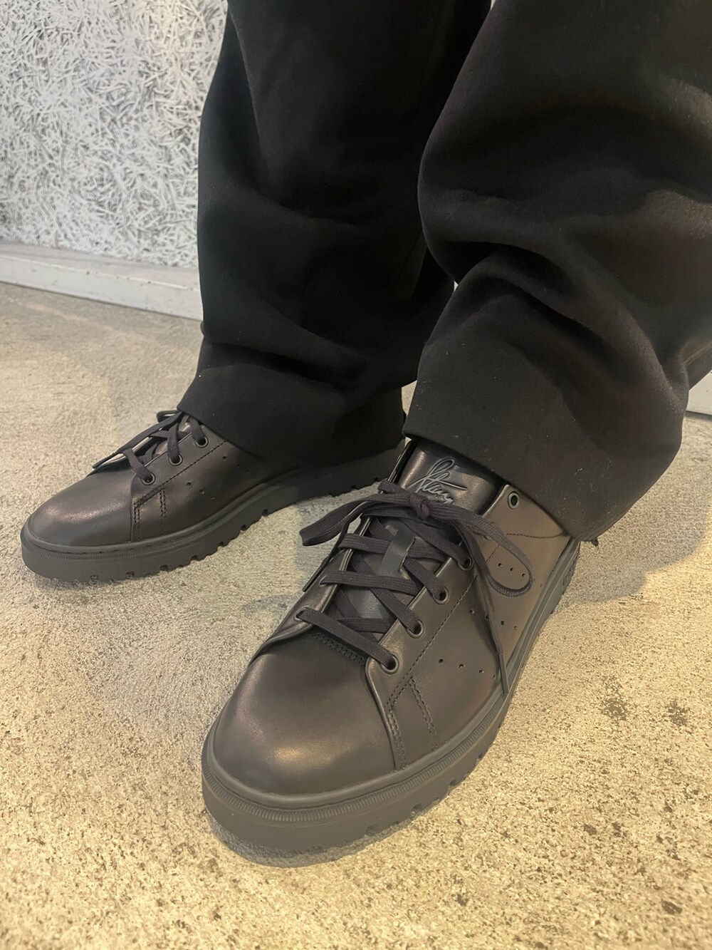 「スニーカー、ジャケット、adidas、ジャージ、アディダス、スタンスミス、adidas originals、トラックジャケット、アディダスオリジナルス、ハーフジップ」｜「adidasのプレミアム エッセンシャルズ キルト 1/2ジップ ジャケット / アディダスオリジナルス adidas Originals（ダウンジャケット/コート、ブラック系）」を使った、T.Sさん（メンズ・190cm）の秋コーディネートの6枚目の写真