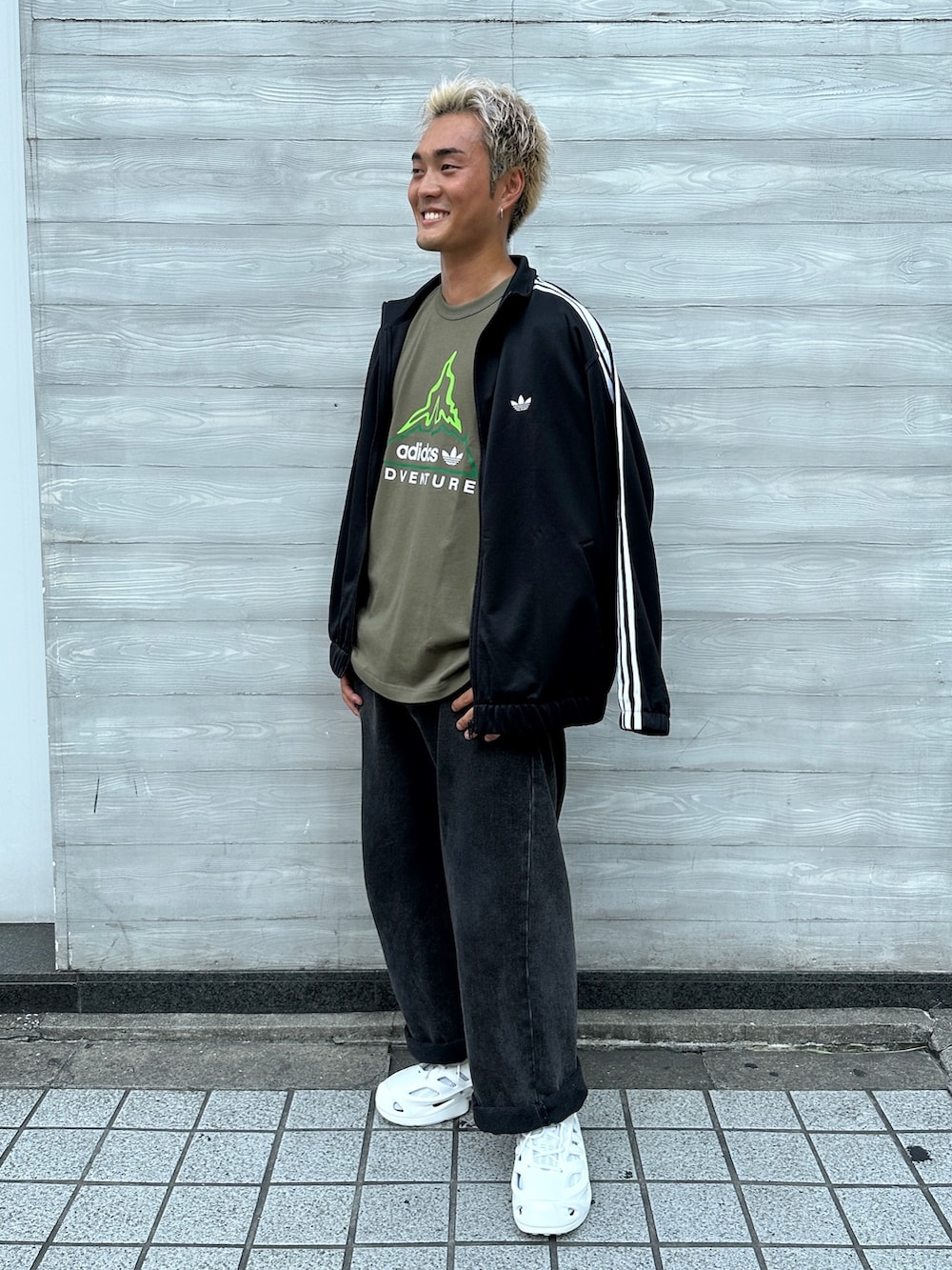 MT(アディダス ブランドコアストア 新宿)｜adidasのスニーカーを使った