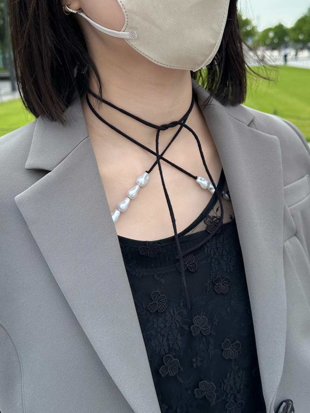 「オトナカワイイ、おしゃれさんと繋がりたい、大人コーデ、きれいめカジュアル、モード、大人カジュアル、ショートパンツ、モードカジュアル、ロングブーツ、骨格ウェーブ、骨格ロマンティック、ブルベ夏、ショートジャケット、ジャケット」｜「UNITED TOKYOのインバランスレイヤードジャケット（テーラードジャケット、グレー系）」を使った、🪩さん（レディース・162cm）の夏コーディネートの2枚目の写真