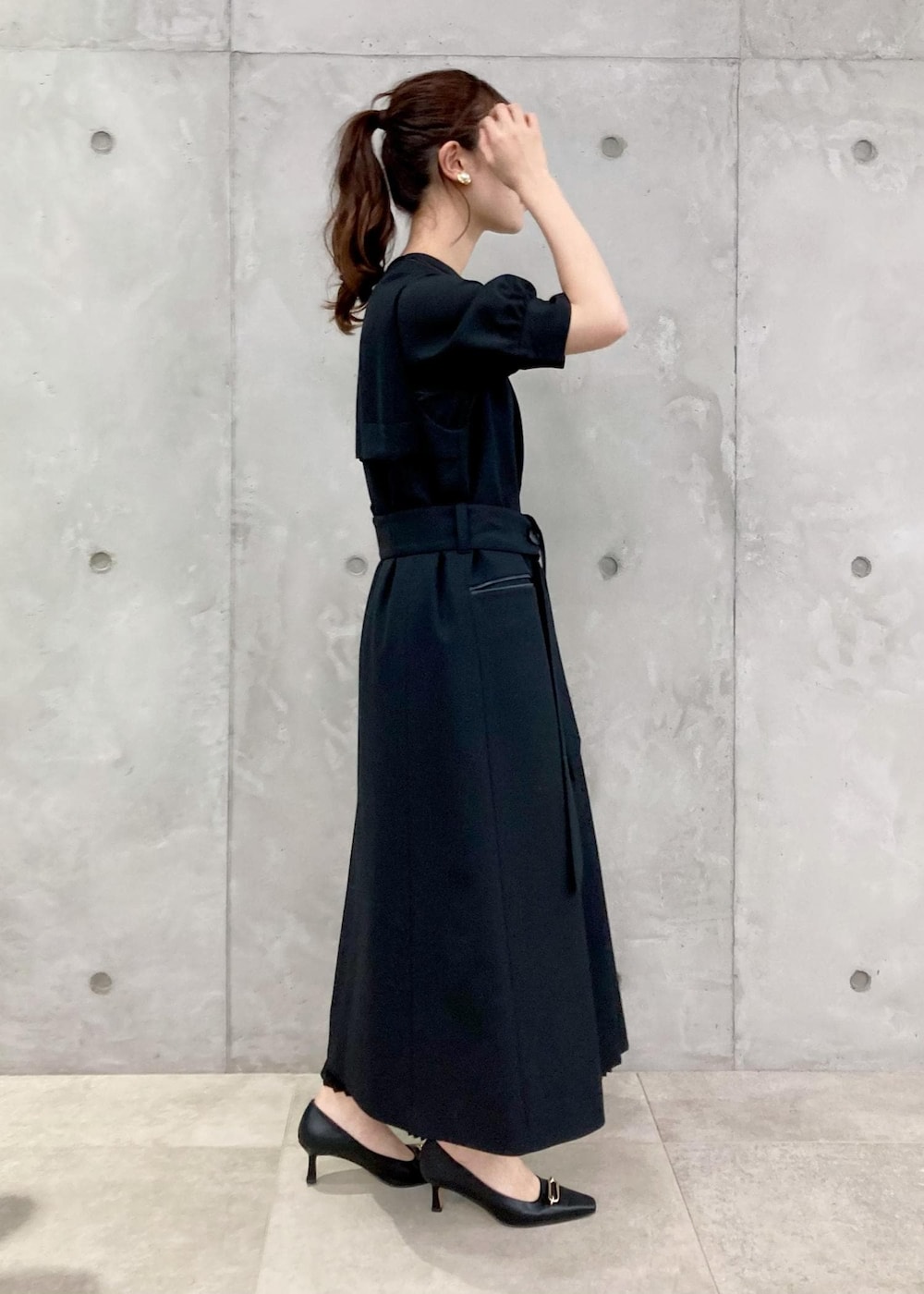 「ジレ、ジャンスカ、ベスト、ブラック、ハンドバッグ、レース、ロング、ワンピース、ウエストマーク、パンプス、ポインテッドトゥ、ヒール、ROPÉ、ÉPOR、Y BAG」｜「E'PORの【E'POR】Y BAG MONOGRAM （YACHT PATTERN） Medium（ハンドバッグ、ブラック系）」を使った、MAAYAさん（レディース・158cm）の夏コーディネートの2枚目の写真