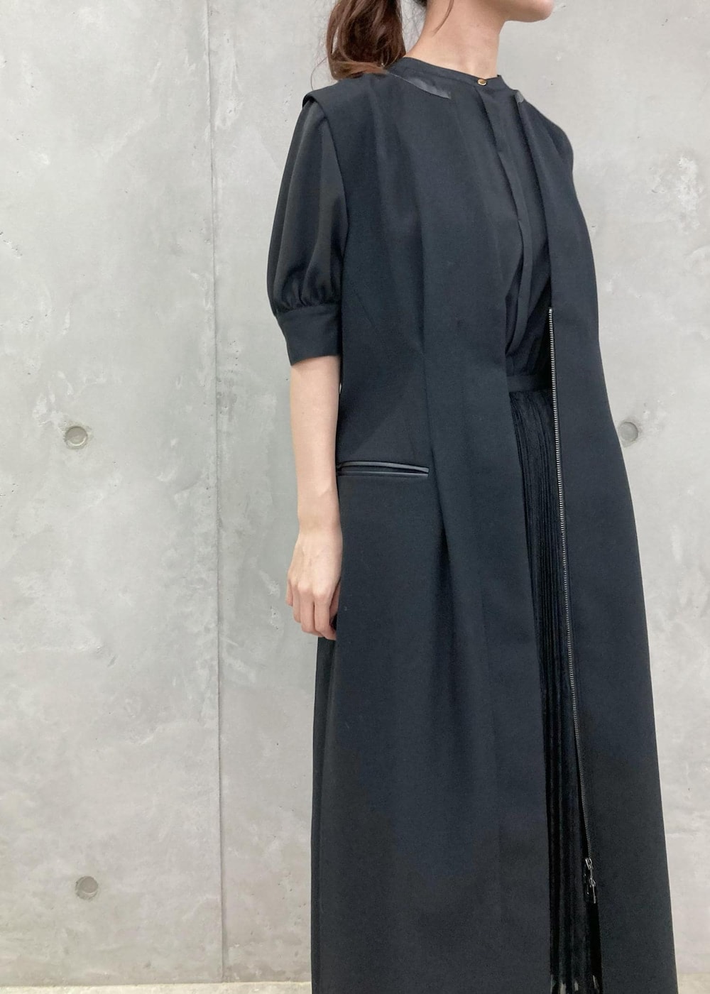 「ジレ、ジャンスカ、ベスト、ブラック、ハンドバッグ、レース、ロング、ワンピース、ウエストマーク、パンプス、ポインテッドトゥ、ヒール、ROPÉ、ÉPOR、Y BAG」｜「E'PORの【E'POR】Y BAG MONOGRAM （YACHT PATTERN） Medium（ハンドバッグ、ブラック系）」を使った、MAAYAさん（レディース・158cm）の夏コーディネートの6枚目の写真