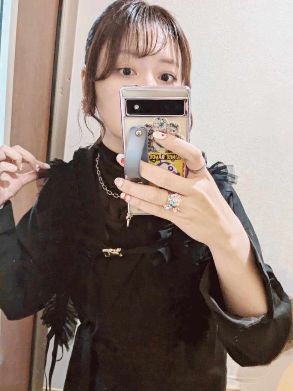 「manana suerteのパールデザインミュールサンダル（サンダル、ブラック系）」を使った、tarさん（レディース・164cm）の春コーディネートの2枚目の写真