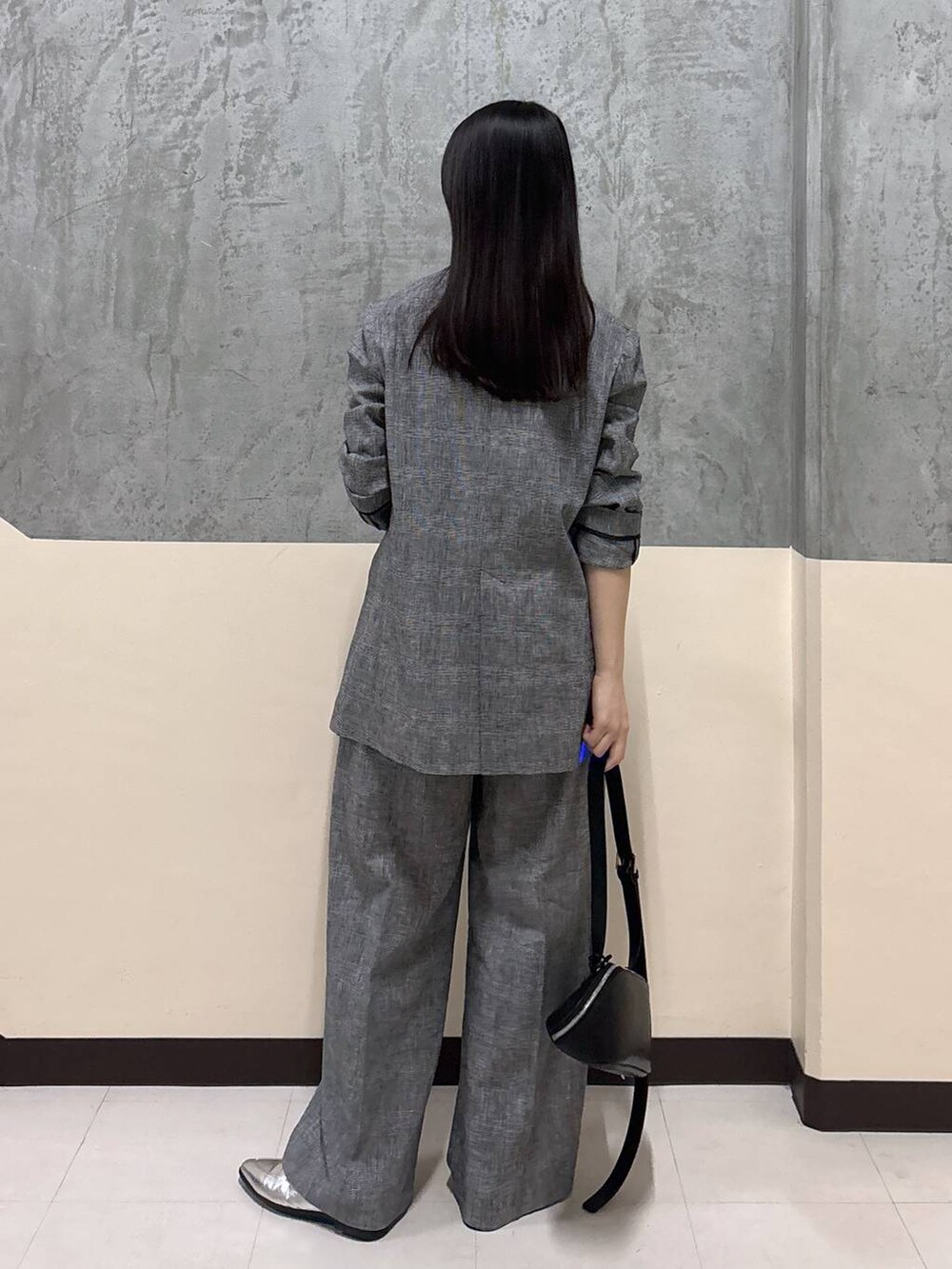 「リラックス、きれいめ、着痩せ・細見え、骨格ストレート、BARNYARDSTORM、パンツ、ジャケット」｜「MazellのMazell / 2WAYソフトモカローファー（ローファー、シルバー系）」を使った、hitomiさん（レディース・160cm）の春コーディネートの3枚目の写真