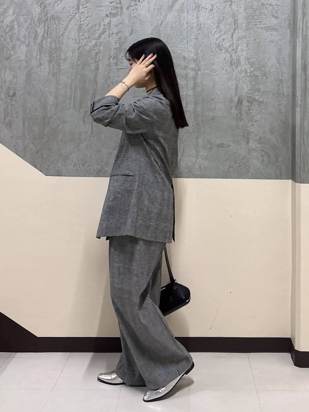 「リラックス、きれいめ、着痩せ・細見え、骨格ストレート、BARNYARDSTORM、パンツ、ジャケット」｜「MazellのMazell / 2WAYソフトモカローファー（ローファー、シルバー系）」を使った、hitomiさん（レディース・160cm）の春コーディネートの2枚目の写真