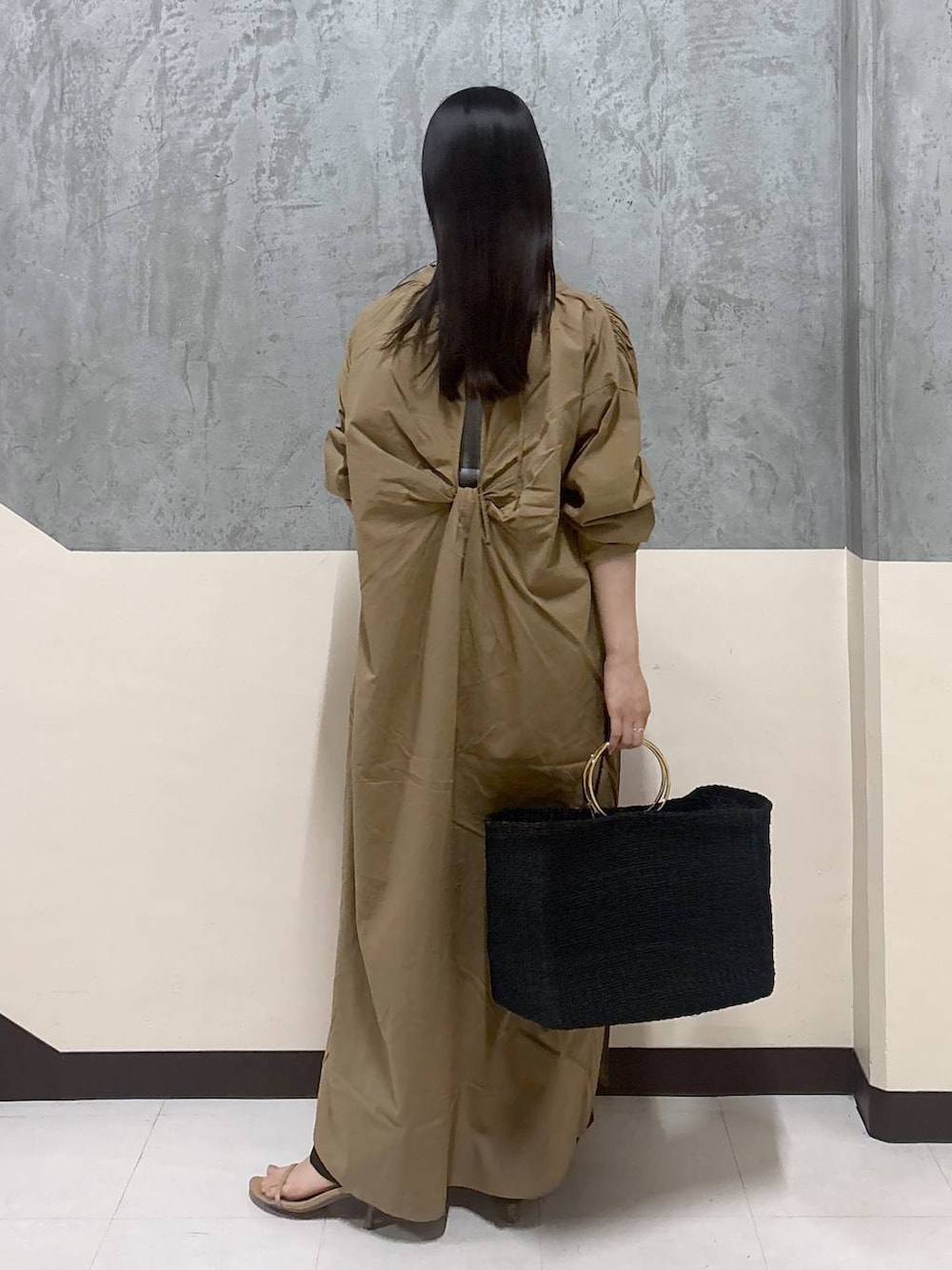 「リラックス、きれいめ、着痩せ・細見え、夏コーデ、骨格ストレート、BARNYARDSTORM、ワンピース」｜「COTTOのCOTTO / リングバッグ（かごバッグ、ブラック系）」を使った、hitomiさん（レディース・160cm）の春コーディネートの3枚目の写真