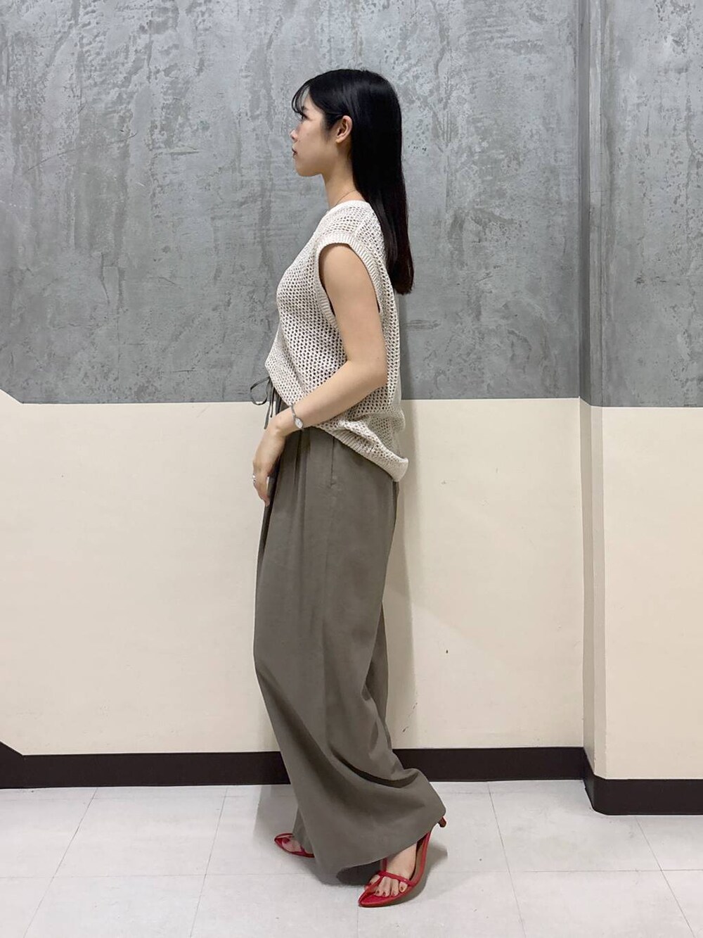 「骨格ストレート、BARNYARDSTORM、ワイドパンツ、リネン・透けアイテム、リラックス、きれいめ、着痩せ・細見え、夏コーデ」｜「BARNYARDSTORMのBARNYARDSTORM / イージーリネンワイドパンツ / ハンドウォッシャブル【WEB限定カラー・サイズ】（その他パンツ、ブラウン系）」を使った、hitomiさん（レディース・160cm）の夏コーディネートの2枚目の写真