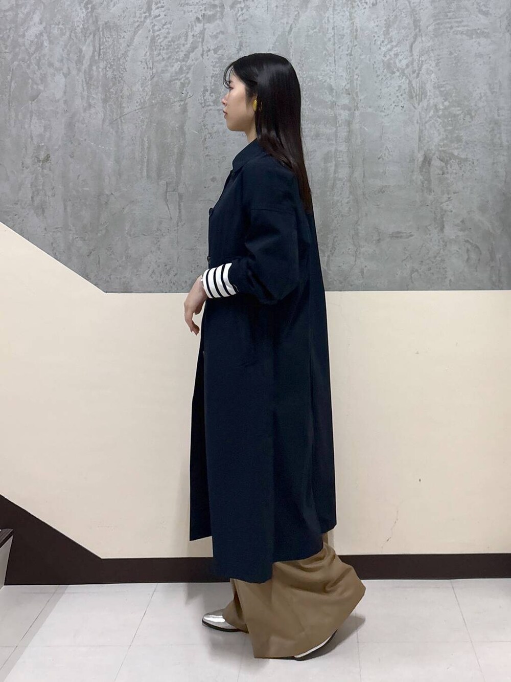 「着痩せ・細見え、骨格ストレート、リラックス、きれいめ、BARNYARDSTORM」｜「BARNYARDSTORMのBARNYARDSTORM /【CONTIGO】レザーショルダー 【新色追加】（ハンドバッグ、ホワイト系）」を使った、hitomiさん（レディース・160cm）の春コーディネートの5枚目の写真