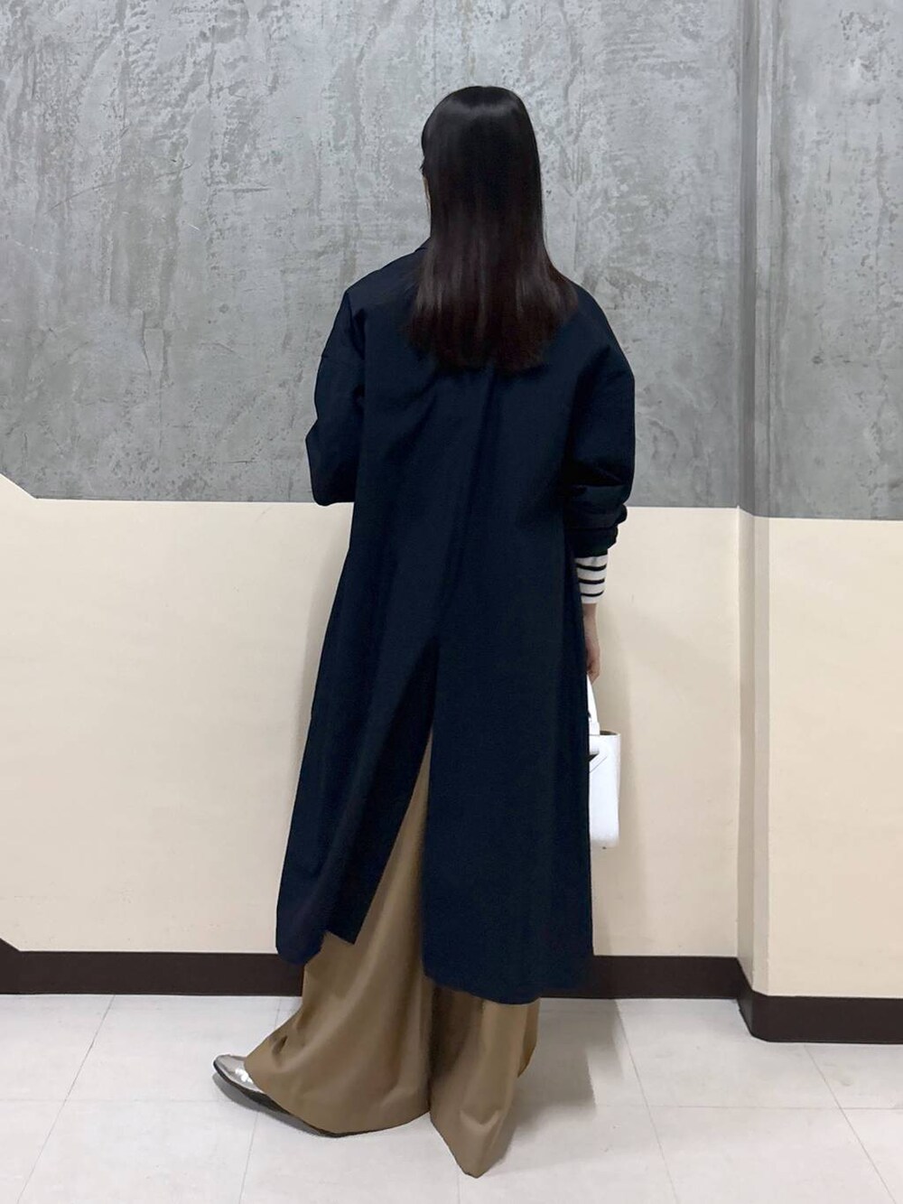 「着痩せ・細見え、骨格ストレート、リラックス、きれいめ、BARNYARDSTORM」｜「BARNYARDSTORMのBARNYARDSTORM /【CONTIGO】レザーショルダー 【新色追加】（ハンドバッグ、ホワイト系）」を使った、hitomiさん（レディース・160cm）の春コーディネートの6枚目の写真