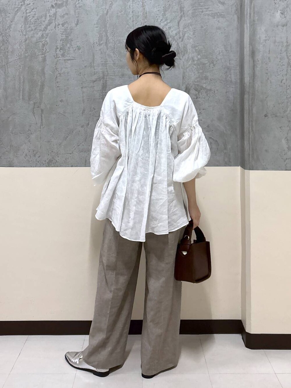 「リラックス、着痩せ・細見え、夏コーデ、骨格ストレート、BARNYARDSTORM、きれいめ」｜「BARNYARDSTORMのBARNYARDSTORM /【CONTIGO】レザーショルダー 【新色追加】（ハンドバッグ、ブラウン系）」を使った、hitomiさん（レディース・160cm）の春コーディネートの3枚目の写真