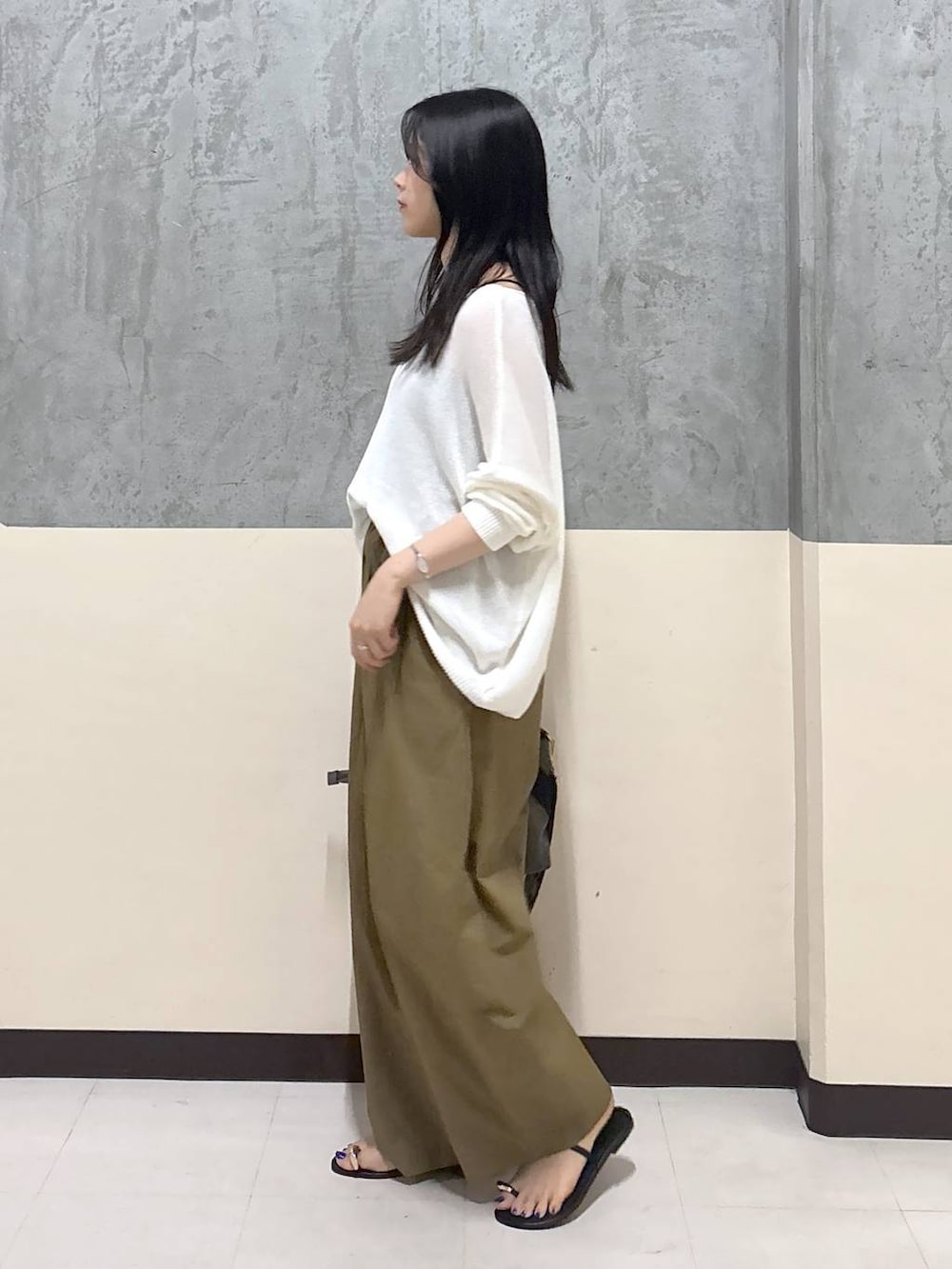 「リラックス、きれいめ、着痩せ・細見え、夏コーデ、骨格ストレート、BARNYARDSTORM」｜「BARNYARDSTORMのBARNYARDSTORM / タタックイージーパンツ（その他パンツ、ベージュ系）」を使った、hitomiさん（レディース・160cm）の夏コーディネートの2枚目の写真