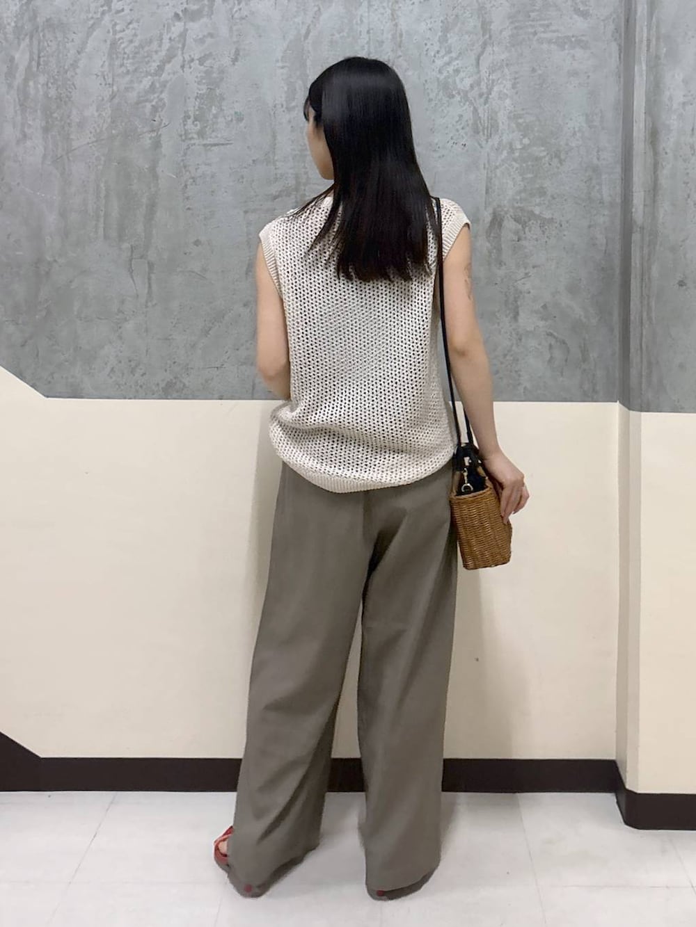 「骨格ストレート、BARNYARDSTORM、ワイドパンツ、リネン・透けアイテム、リラックス、きれいめ、着痩せ・細見え、夏コーデ」｜「BARNYARDSTORMのBARNYARDSTORM / イージーリネンワイドパンツ / ハンドウォッシャブル【WEB限定カラー・サイズ】（その他パンツ、ブラウン系）」を使った、hitomiさん（レディース・160cm）の夏コーディネートの3枚目の写真