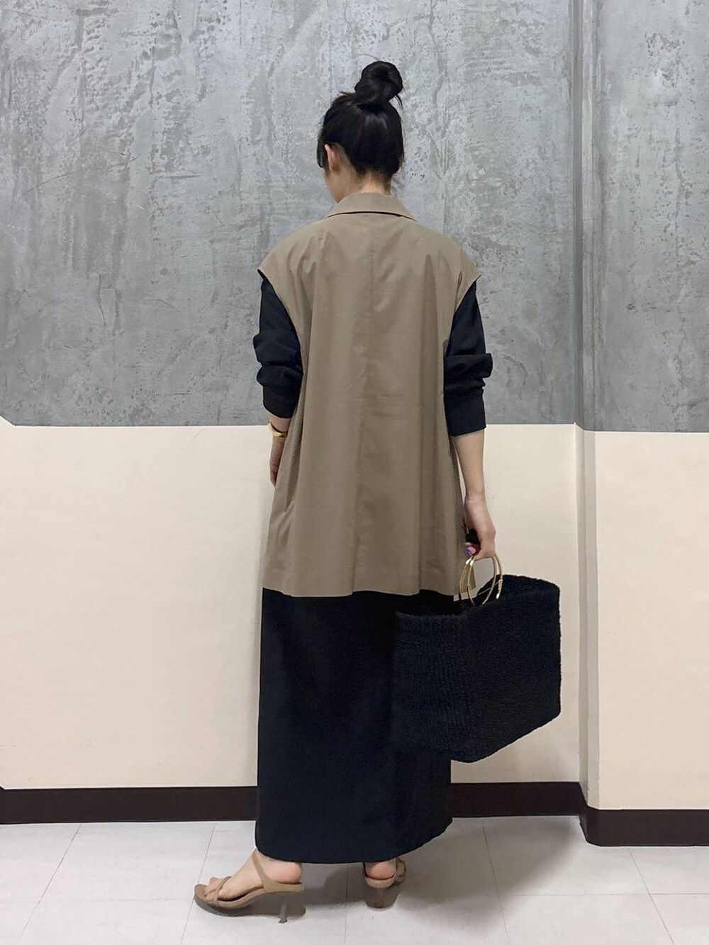 「リラックス、きれいめ、着痩せ・細見え、夏コーデ、骨格ストレート、BARNYARDSTORM、ワンピース」|「COTTOのCOTTO / リングバッグ(かごバッグ、ブラック系)」を使った、hitomiさん(レディース・160cm)の春コーディネートの3枚目の写真