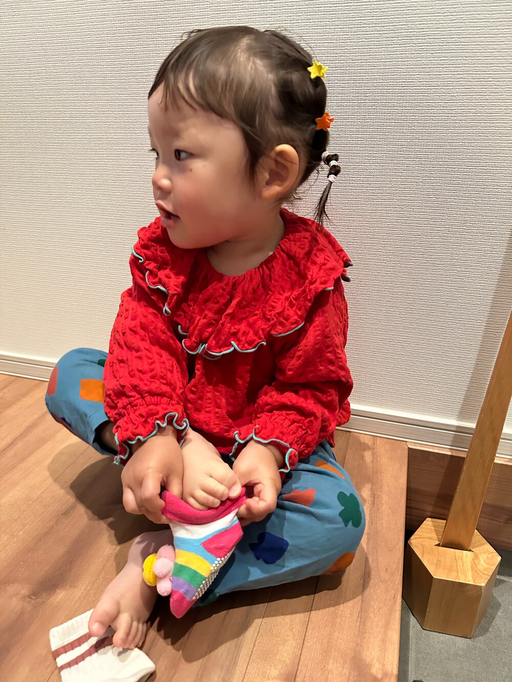 「春のNewスタイル、ジャケットスタイル、女の子、保育園コーデ、1歳」｜「HOGAN RANCH WEARのツイルビッグポケットパンツ（80～150cm）（その他パンツ、ブルー系）」を使った、chigiripanchan3442さん（キッズ・80cm）の春コーディネートの2枚目の写真