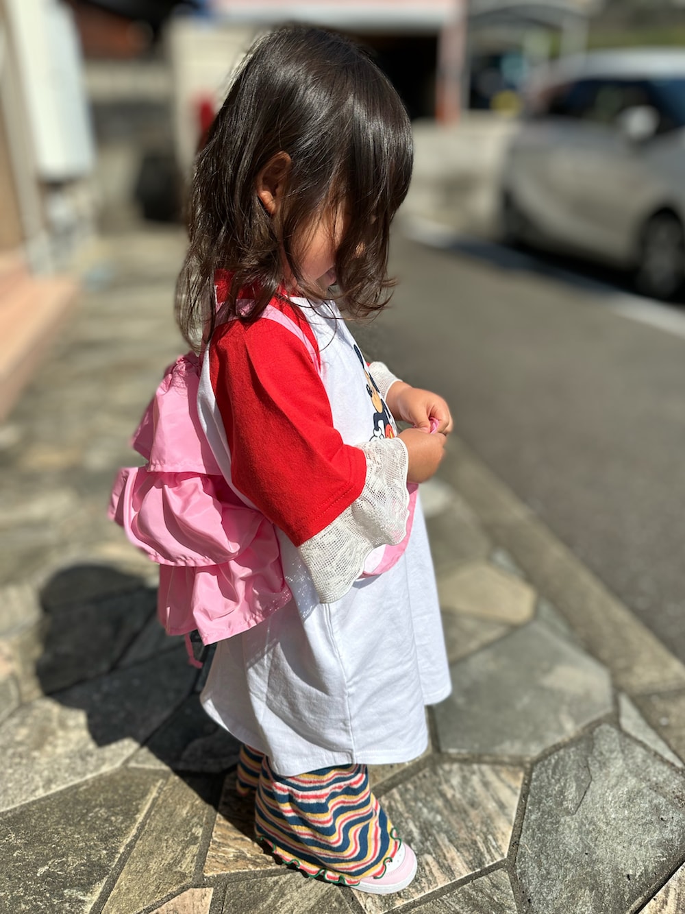 「disney、ミッキー、チャオパニックティピー(CIAOPANIC TYPY)、ワンピース、ボーター、キッズコーデ、キッズファッション、春コーデ、NIKE」｜「Disneyの【リンク】ディズニーキャラクター/Tシャツワンピース（ワンピース、レッド系）」を使った、chigiripanchan3442さん（キッズ・90cm）の春コーディネートの2枚目の写真
