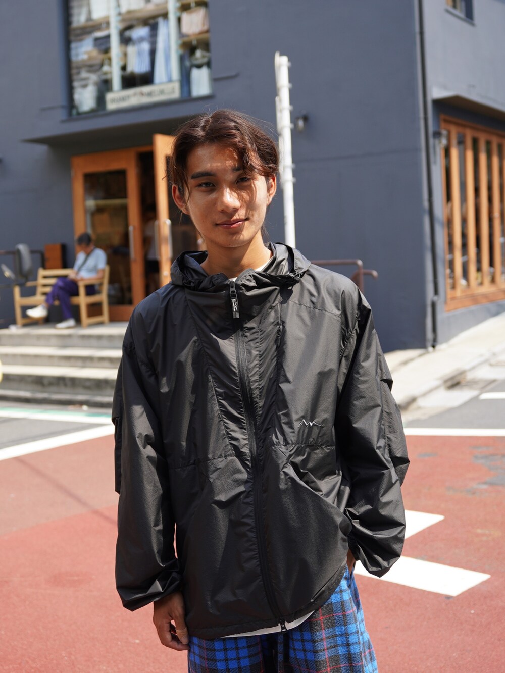 「レイヤードスタイル、秋っぽコーデ更新中、お洒落さんとつながりたい、メガネ男子、原宿系、マナスタッシュ、マナスタ、マナスタッシュづくし、マナスタイル、マナスタッサー」｜「MANASTASHのMANASTASH/マナスタッシュ/M-RIP COMPACT PARKA/マイクロリップコンパクトパーカー（ナイロンジャケット、ブラック系）」を使った、yusuke061019さん（メンズ・173cm）の秋コーディネートの4枚目の写真