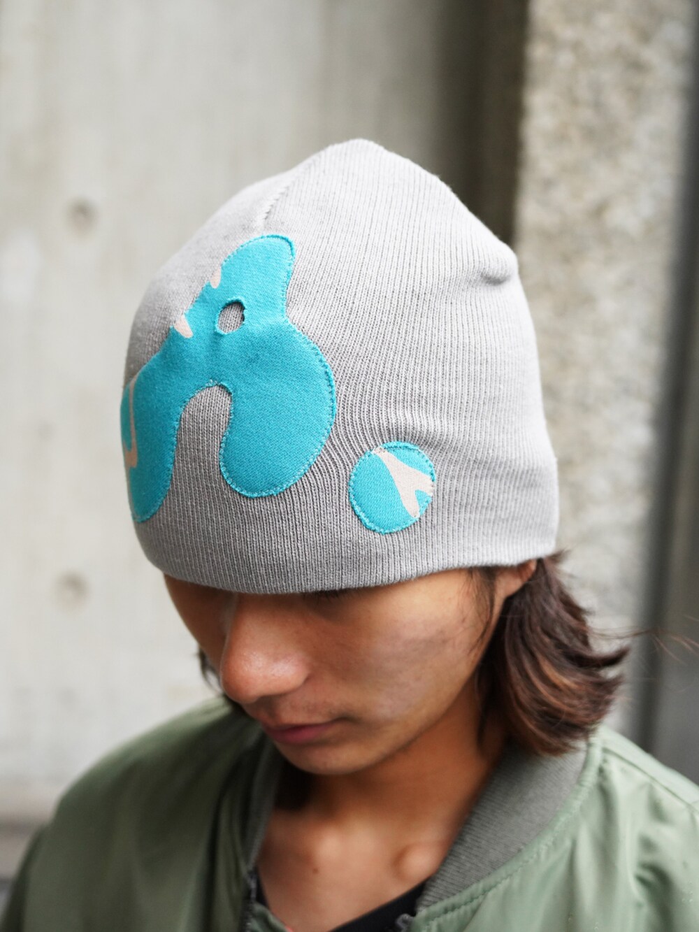 「レザー、ベスト、ビスチェ、淡色コーデ、秋っぽコーデ更新中、大人カジュアル、カーゴパンツ、おしゃれさんと繋がりたい、テーマパークコーデ、ラフコーデ」｜「MANASTASHのMANASTASH/マナスタッシュ/EXTRA MILE MA-1/エクストラマイル MA-1（MA-1、グリーン系）」を使った、yusuke061019さん（メンズ・173cm）の秋コーディネートの7枚目の写真