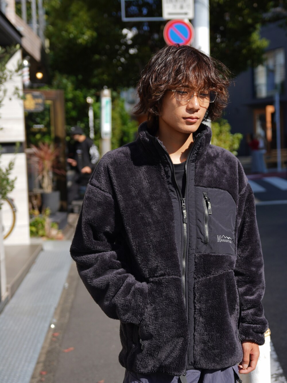 「レザー、キルティング、ロングコート、ブラウン、古着MIX、セットアップ、カーゴパンツ、シンプルスタイル、休日コーデ、ストリートコーデ」｜「MANASTASHのMANASTASH/マナスタッシュ/BIGFOOT JACKET '24/ビッグフットジャケット（ブルゾン、ブラック系）」を使った、yusuke061019さん（メンズ・173cm）の秋コーディネートの4枚目の写真