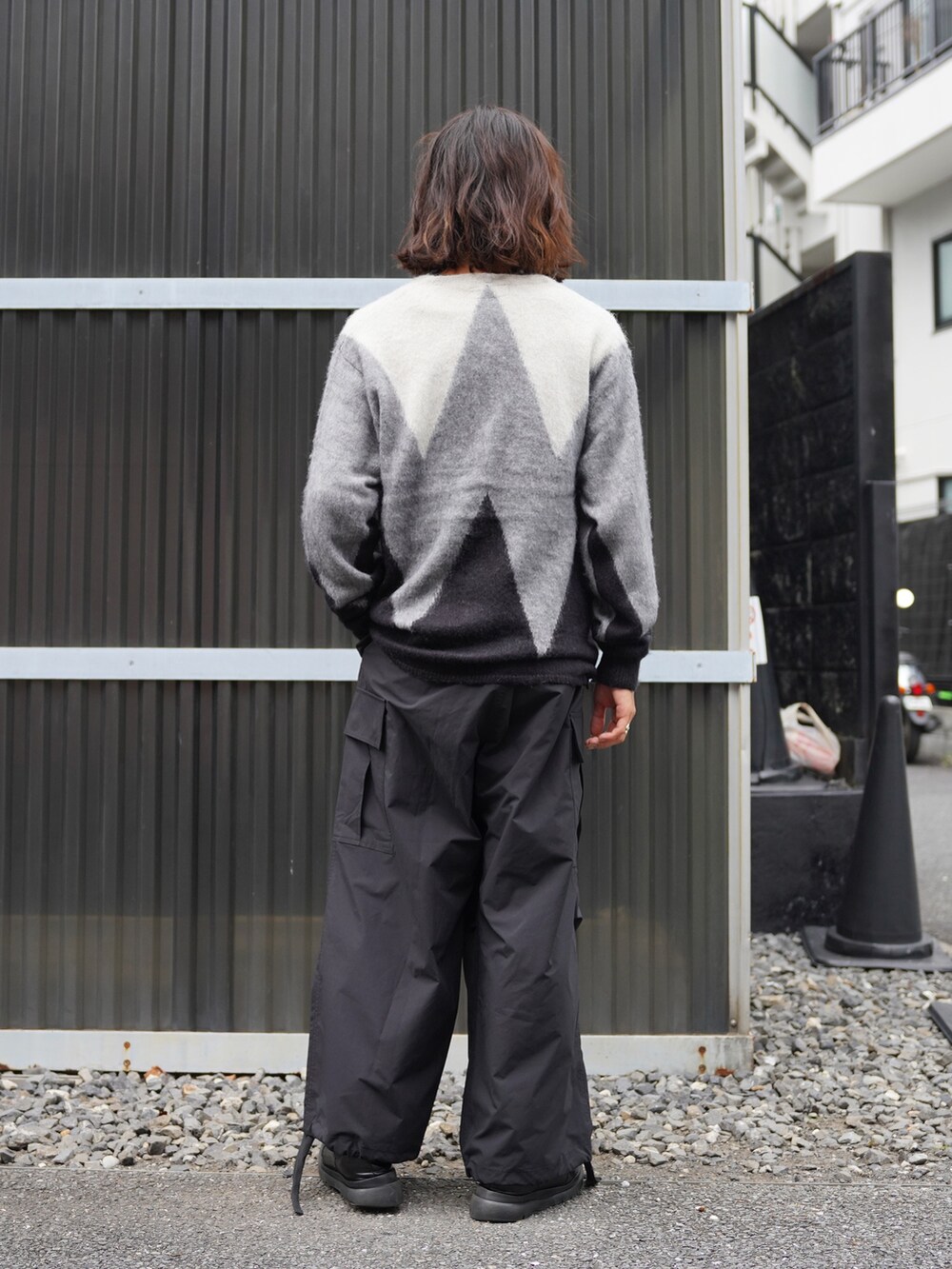 「おしゃ見えテクニック、レイヤードスタイル、デニム、30代コーデ、ハンチング、オトナカジュアル、秋服、秋冬コーデ、古着コーデ、supreme」｜「MANASTASHのMANASTASH/マナスタッシュ/ABERDEEN KURTIGAN ZG（カーディガン/ボレロ、ブラック系）」を使った、yusuke061019さん（メンズ・173cm）の秋コーディネートの4枚目の写真