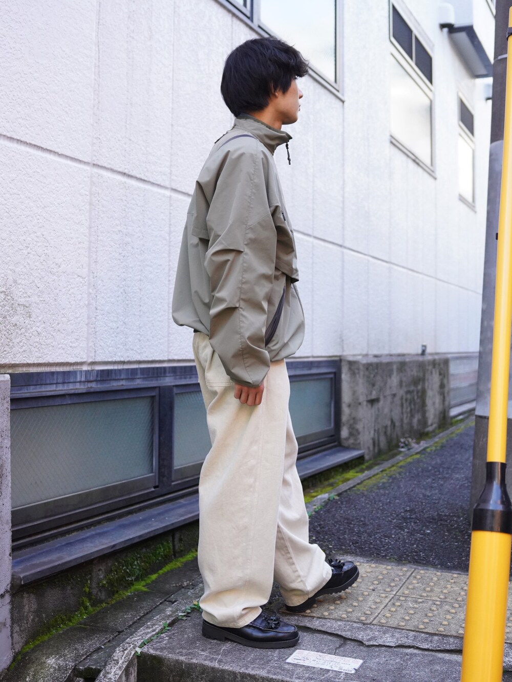 「ニットワンピース、イヤーマフ、チェックパンツ、ボアジャケット、ジップパーカー、真冬のあったかスタイル、ゆるコーデ、カジュアルコーデ、ワイドパンツ、おしゃれさんと繋がりたい、ブラック、初春コーデ、ラクチンコーデ、低身長コーデ、おじさん」｜「MANASTASHのMANASTASH/マナスタッシュ/EXTRA MILE TRANSFORM JACKET（ブルゾン、グリーン系）」を使った、yusuke061019さん（メンズ・173cm）の冬コーディネートの2枚目の写真