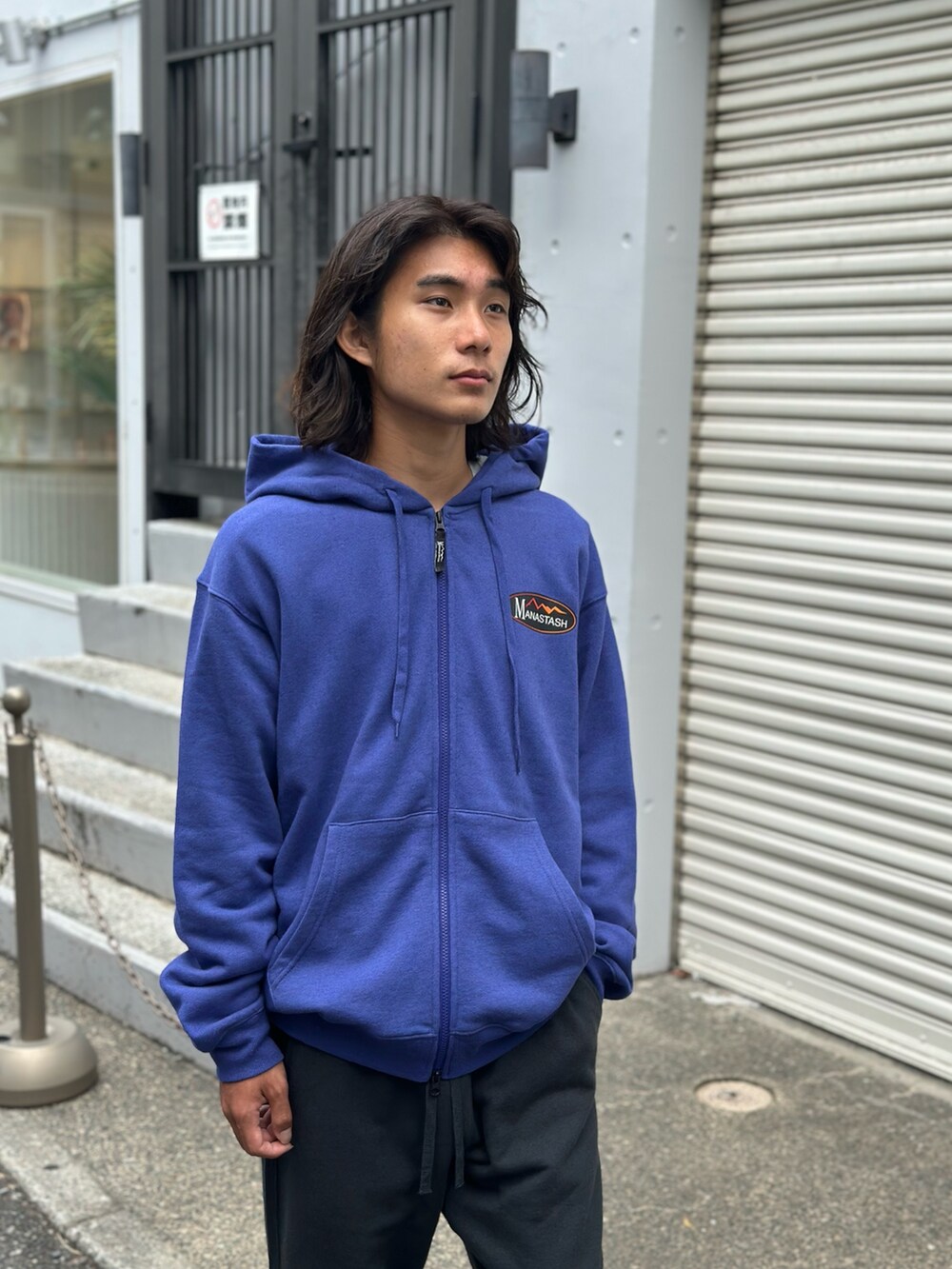 「ワイドパンツ、ヴィンテージ、韓国ファッション、デートコーデ、チェック、セットアップ、アディダス、ビッグシルエット、ブラック、キレイめカジュアル」｜「MANASTASHのMANASTASH/マナスタッシュ/CASCADE PANTS/カスケードパンツ（スウェットパンツ、ブラック系）」を使った、yusuke061019さん（メンズ・173cm）の秋コーディネートの4枚目の写真