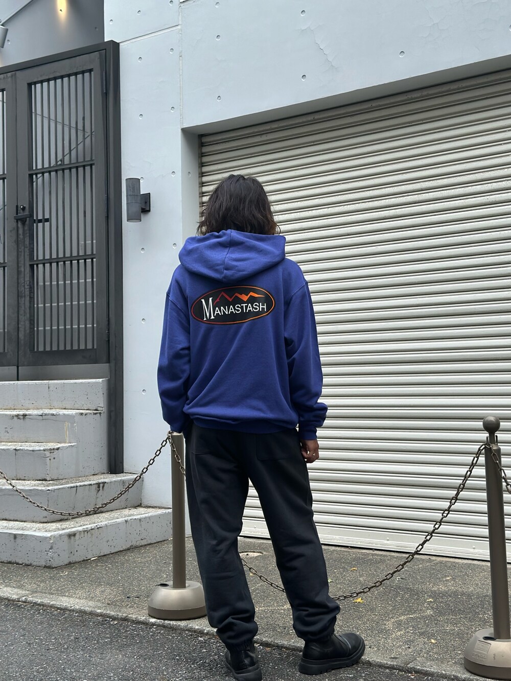 「ワイドパンツ、ヴィンテージ、韓国ファッション、デートコーデ、チェック、セットアップ、アディダス、ビッグシルエット、ブラック、キレイめカジュアル」｜「MANASTASHのMANASTASH/マナスタッシュ/CASCADE PANTS/カスケードパンツ（スウェットパンツ、ブラック系）」を使った、yusuke061019さん（メンズ・173cm）の秋コーディネートの3枚目の写真