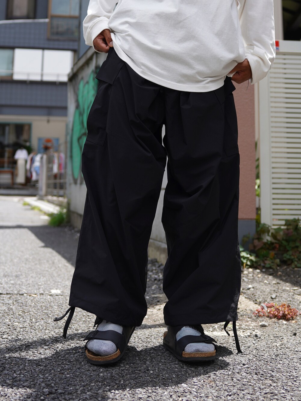 「夏、大人、大人コーデ、マナスタッシュ、夏コーデ、お洒落、暑い、マナスタ、おしゃれになりたい！、マナスタッシュづくし」｜「BIRKENSTOCKのBIRKENSTOCK/ビルケンシュトック　ZURICH チューリッヒ  50463　1025060（サンダル、ブラック系）」を使った、yusuke061019さん（メンズ・173cm）の夏コーディネートの4枚目の写真