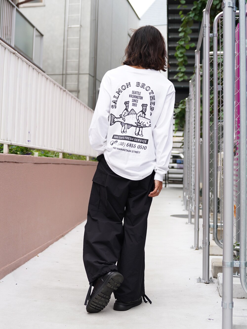 「シンプルコーデ、デニム、レイヤードスタイル、スポーツミックス、メガネ男子、モヘアニット、シャツ、いいね、save、フォローお願いします🤑、ワントーンコーデ、ラフ」｜「MANASTASHのMANASTASH/マナスタッシュ/MANATROOPER PANTS/マナトゥルーパーパンツ（カーゴパンツ、ブラック系）」を使った、yusuke061019さん（メンズ・173cm）の秋コーディネートの3枚目の写真