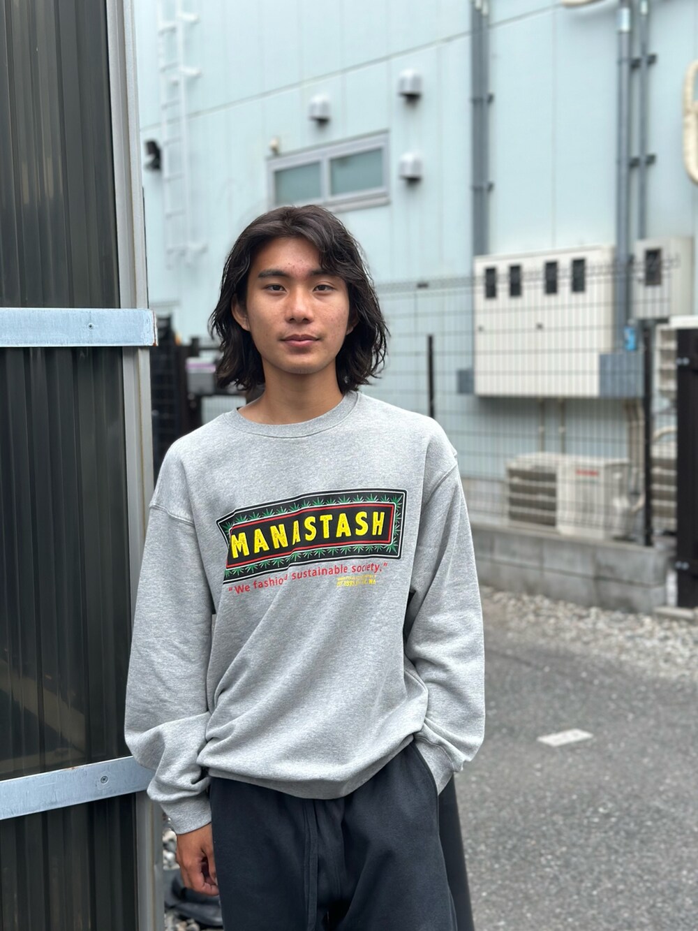 「レイヤードスタイル、メガネ男子、大人カジュアル、チェック、ストリートコーデ、キレイめカジュアル、古着MIX、レザージャケット、セットアップ、ビッグシルエット」｜「MANASTASHのMANASTASH/マナスタッシュ/CASCADE PANTS/カスケードパンツ（スウェットパンツ、ブラック系）」を使った、yusuke061019さん（メンズ・173cm）の秋コーディネートの5枚目の写真