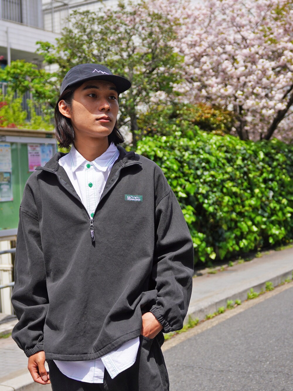 「MANASTASHのMANASTASH/マナスタッシュ/CHILLIWACK PULLOVER JACKET（ブルゾン、ブラック系）」を使った、yusuke061019さん（メンズ・173cm）の春コーディネートの2枚目の写真