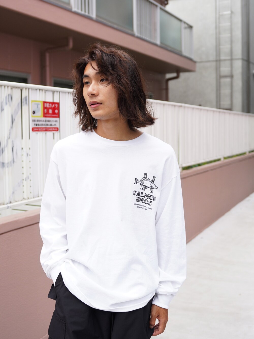 「シンプルコーデ、デニム、レイヤードスタイル、スポーツミックス、メガネ男子、モヘアニット、シャツ、いいね、save、フォローお願いします🤑、ワントーンコーデ、ラフ」｜「MANASTASHのMANASTASH/マナスタッシュ/MANATROOPER PANTS/マナトゥルーパーパンツ（カーゴパンツ、ブラック系）」を使った、yusuke061019さん（メンズ・173cm）の秋コーディネートの10枚目の写真