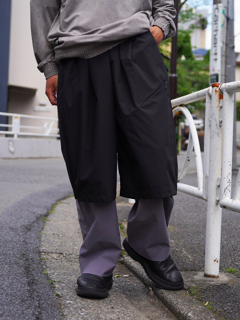 「MANASTASHのMANASTASH/マナスタッシュ/SPRING LODGE HALF ZIP SWEAT（スウェット、グレー系）」を使った、yusuke061019さん（メンズ・173cm）の夏コーディネートの3枚目の写真