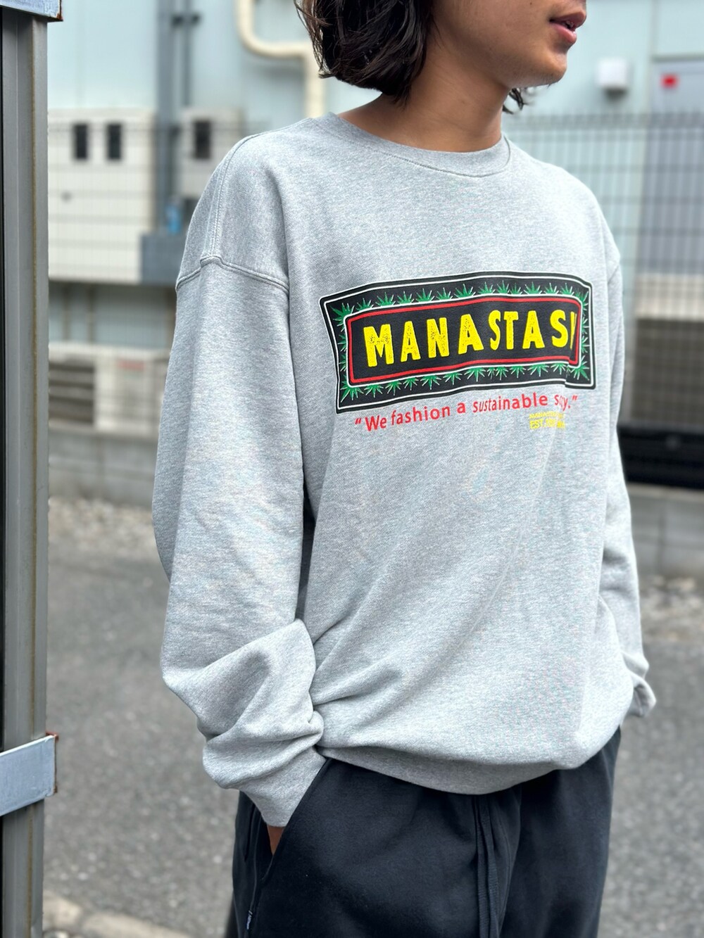 「レイヤードスタイル、メガネ男子、大人カジュアル、チェック、ストリートコーデ、キレイめカジュアル、古着MIX、レザージャケット、セットアップ、ビッグシルエット」｜「MANASTASHのMANASTASH/マナスタッシュ/CASCADE PANTS/カスケードパンツ（スウェットパンツ、ブラック系）」を使った、yusuke061019さん（メンズ・173cm）の秋コーディネートの6枚目の写真