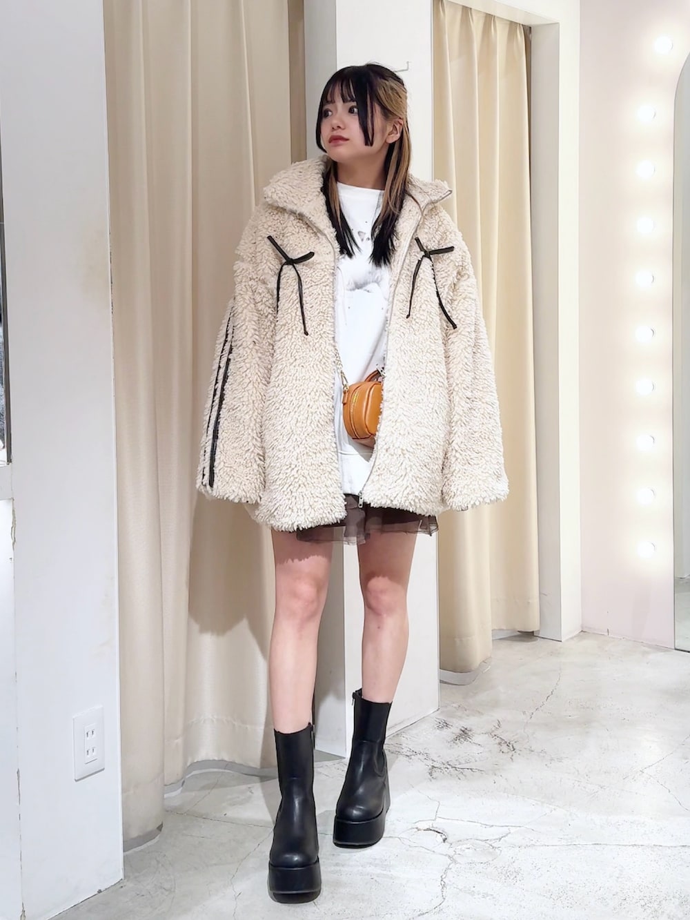 「one after another NICE CLAUP、nice claup、ナイスクラップ、骨格ストレート、低身長コーデ、冬コーデ、冬アウター、ボアジャケット、スウェット、スウェットコーデ、ショートブーツ、カジュアルコーデ、カジュアルガーリー、韓国ファッション、韓国コーデ」｜「one after another NICE CLAUPのサイドラインリボンボアブルゾン（ブルゾン、ベージュ系）」を使った、はのさん（レディース・153cm）の冬コーディネートの4枚目の写真