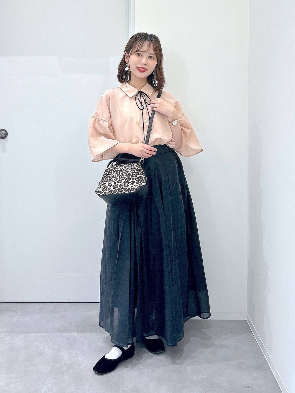 「低身長、韓国系、カジュアル、ワンピース、ミニスカート、フェミニン、着痩せ・細見え、ニット、Heather、ブーツ」｜「GLOBAL WORKのスペ軽お財布ショルダー/132336（ショルダーバッグ、その他）」を使った、a i r iさん（レディース・150cm）の夏コーディネートの4枚目の写真