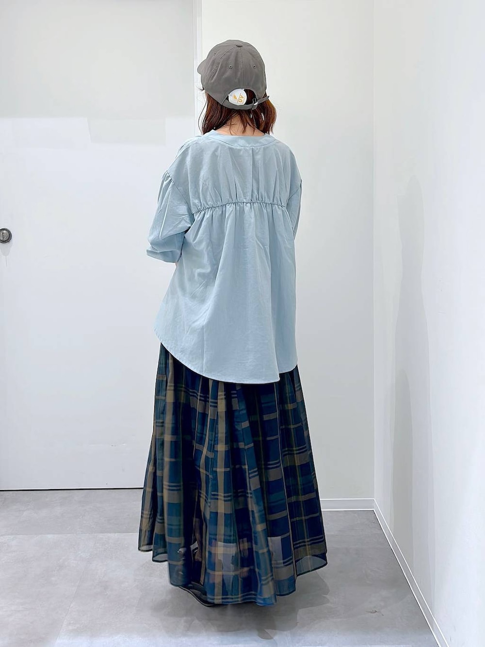 「低身長、フェミニン、着痩せ・細見え、カジュアル、ワンピース、ニット、GLOBAL WORK、ブーツ、ママコーデ、韓国系」|「GLOBAL WORKの撥水軽量2WAYバッグ/137590(ショルダーバッグ、ホワイト系)」を使った、a i r iさん(レディース・150cm)の夏コーディネートの3枚目の写真