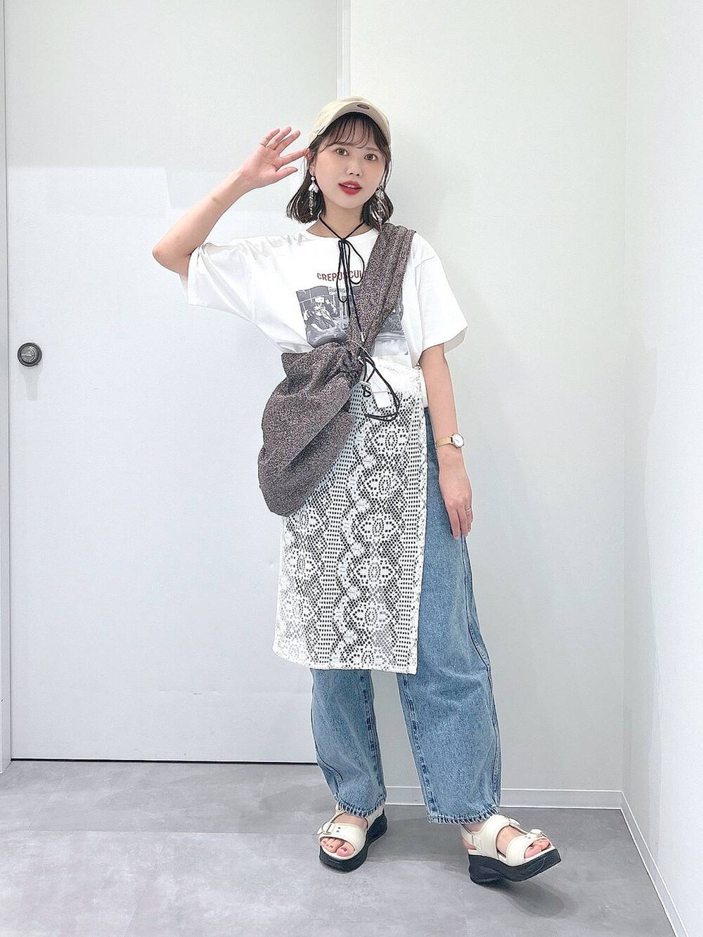 「ニット、Heather、ブーツ、低身長、フェミニン、着痩せ・細見え、韓国系、カジュアル、ワンピース、ミニスカート」|「GLOBAL WORKのGOODデニムバギーパンツ/118365(デニムパンツ、ブルー系)」を使った、a i r iさん(レディース・150cm)の夏コーディネートの4枚目の写真