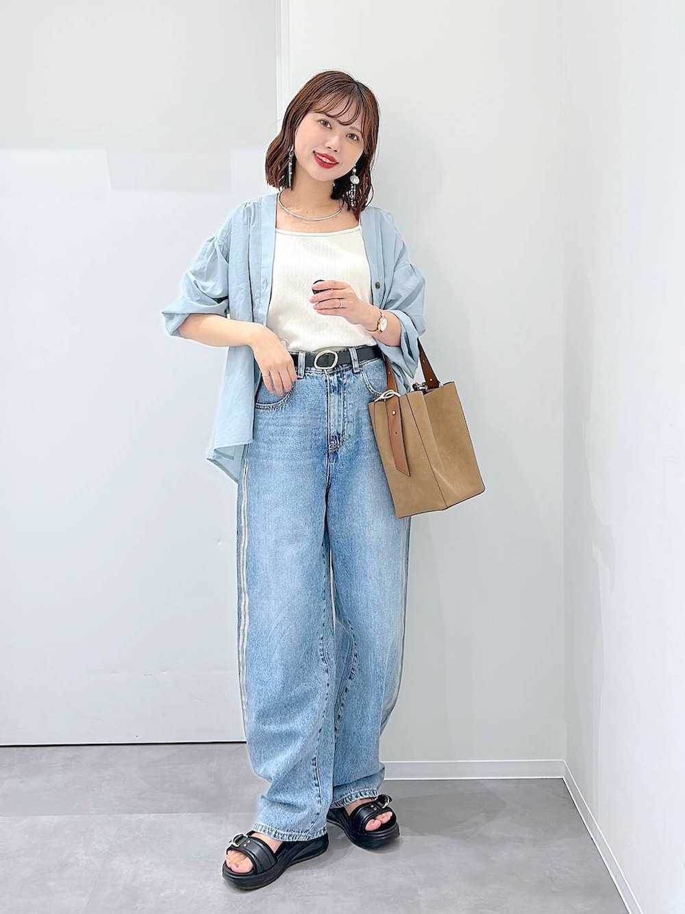 「低身長、フェミニン、着痩せ・細見え、ママコーデ、韓国系、カジュアル、ワンピース、ニット、GLOBAL WORK、ブーツ」｜「GLOBAL WORKのGOODデニムプレミアムバギーパンツ/132403（デニムパンツ、その他）」を使った、a i r iさん（レディース・150cm）の夏コーディネートの4枚目の写真