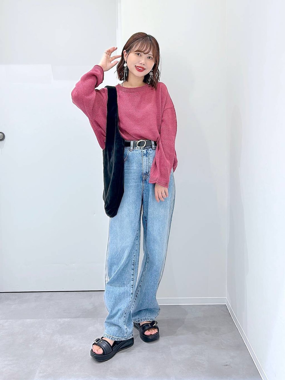 「韓国系、低身長、フェミニン、着痩せ・細見え、ママコーデ、カジュアル、ワンピース、ニット、GLOBAL WORK、ブーツ」｜「GLOBAL WORKのGOODデニムプレミアムバギーパンツ/132403（デニムパンツ、その他）」を使った、a i r iさん（レディース・150cm）の夏コーディネートの4枚目の写真