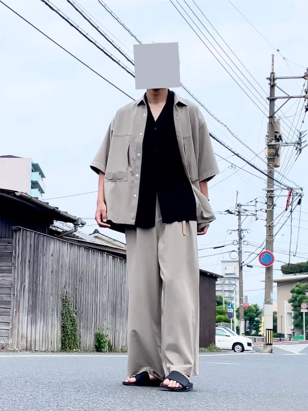 「初夏コーデ、今日のコーデ、きれいめコーディネート、シャツコーデ、夏コーデ、オープンカラーシャツ、GU、ootd、セットアップ、サンダル、ガチャベルト、カジュアルコーデ、カジュアル、FUDGEBOYのトラッドスタイル、ベージュ」｜「EMMA CLOTHESの【3点セットアップ】ブライトポプリン リラックス オーバーサイズ 鬼ステッチビッグWポケットレギュラーカラーCPOシャツ＆テーパード2タックワイドパンツ＆2タックワイドショーツ ワンマイルウェア（セットアップ、ベージュ系）」を使った、まいこさん（メンズ・183cm）の春コーディネートの3枚目の写真