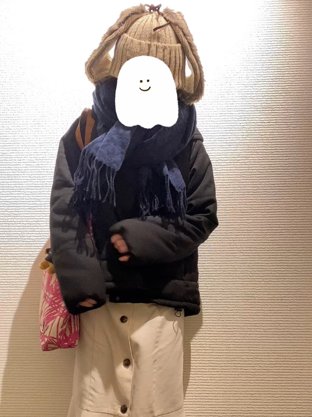 「真冬のあったかスタイル、マフラーぐるぐる、フライトキャップ、おでかけコーデ、着回しコーデ、モノトーンコーデ、低身長コーデ、カジュアルスタイル、骨格ウェーブ、冬服」｜「earth music&ecologyのアイテム（ダウンジャケット/コート、ブラック系）」を使った、べーさん（レディース・144cm）の冬コーディネートの2枚目の写真