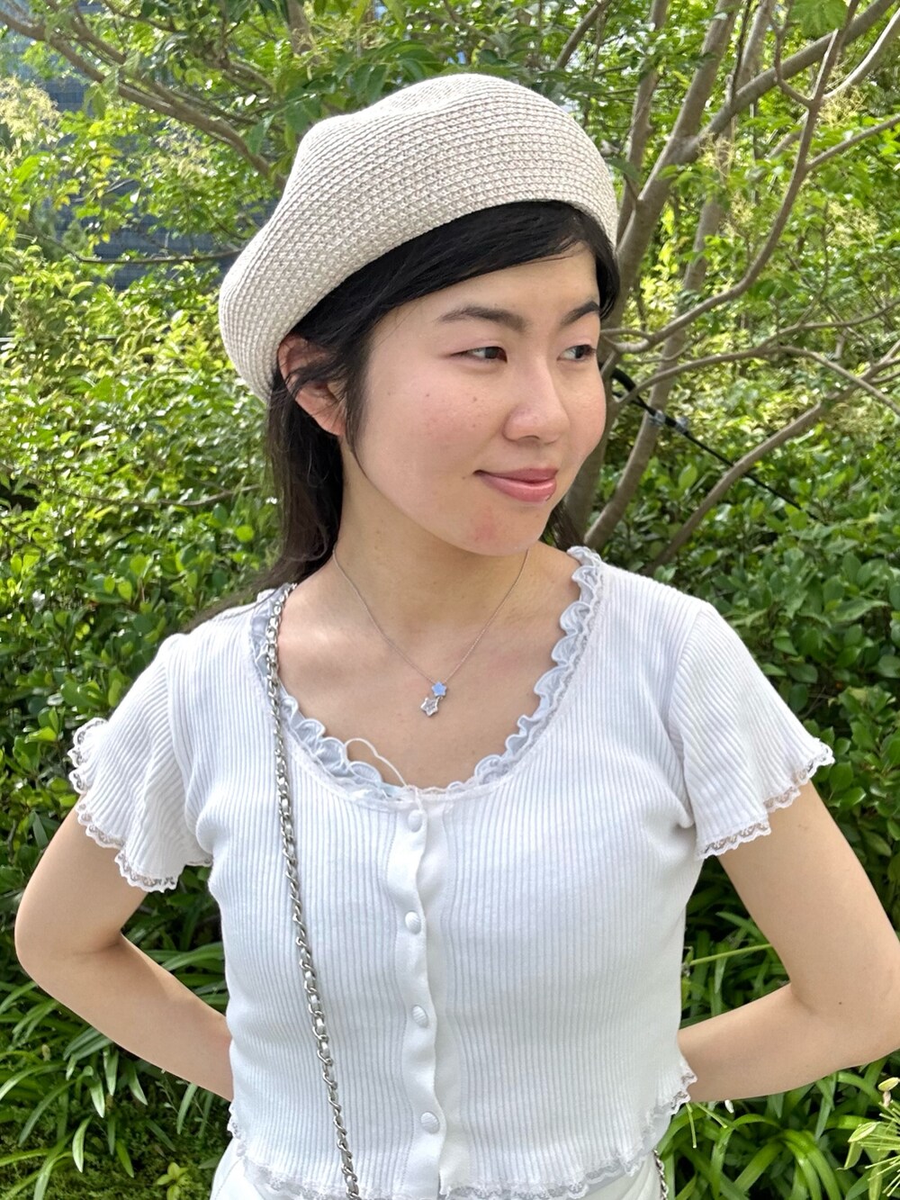 「夏コーデ、ショルダーバッグ、フリル、プチプラ、ライブコーデ、韓国ファッション、中国ファッション、オールホワイト、ホワイト、ホワイトコーデ、ガーリー、ガーリーコーデ、バレエシューズ、バレエシューズ×ソックス、ベレー帽」｜「Chapeau d' OのChapeau d' O Silk Braid Beret / シャポードオー（ハンチング/ベレー帽、ベージュ系）」を使った、.*Shiori*.さん（レディース・163cm）の夏コーディネートの2枚目の写真
