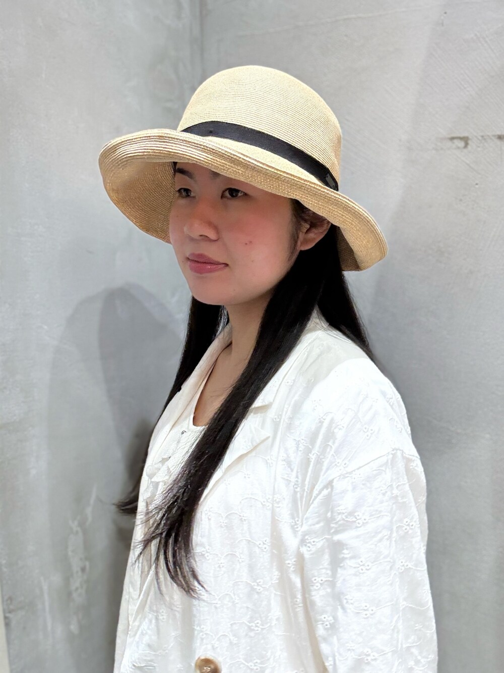 「ガーリー、ナチュラル、大人かわいい、大人ガーリー、スカートスタイル、ハット、ツバ広ハット、ジャケット、古着MIX、春コーデ、テーラードジャケット、淡色コーデ、春色、デートコーデ、スニーカー」|「arthのarth PaperBD Washable Sailor / アース(ハット、ブラウン系)」を使った、.*Shiori*.さん(レディース・163cm)の春コーディネートの4枚目の写真