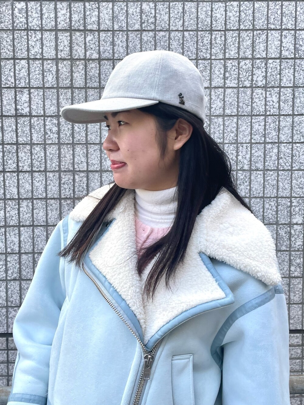 「キャップ、春コーデ、淡色コーデ、パステルカラー、レザー、ムートン、タートルネック、スウェットパンツ、ボアジャケット、春カラー、ストリート、OVERRIDE、帽子、グレー、冬コーデ」|「arthのarth Heavy Hemp Cap(キャップ、グレー系)」を使った、.*Shiori*.さん(レディース・163cm)の冬コーディネートの2枚目の写真