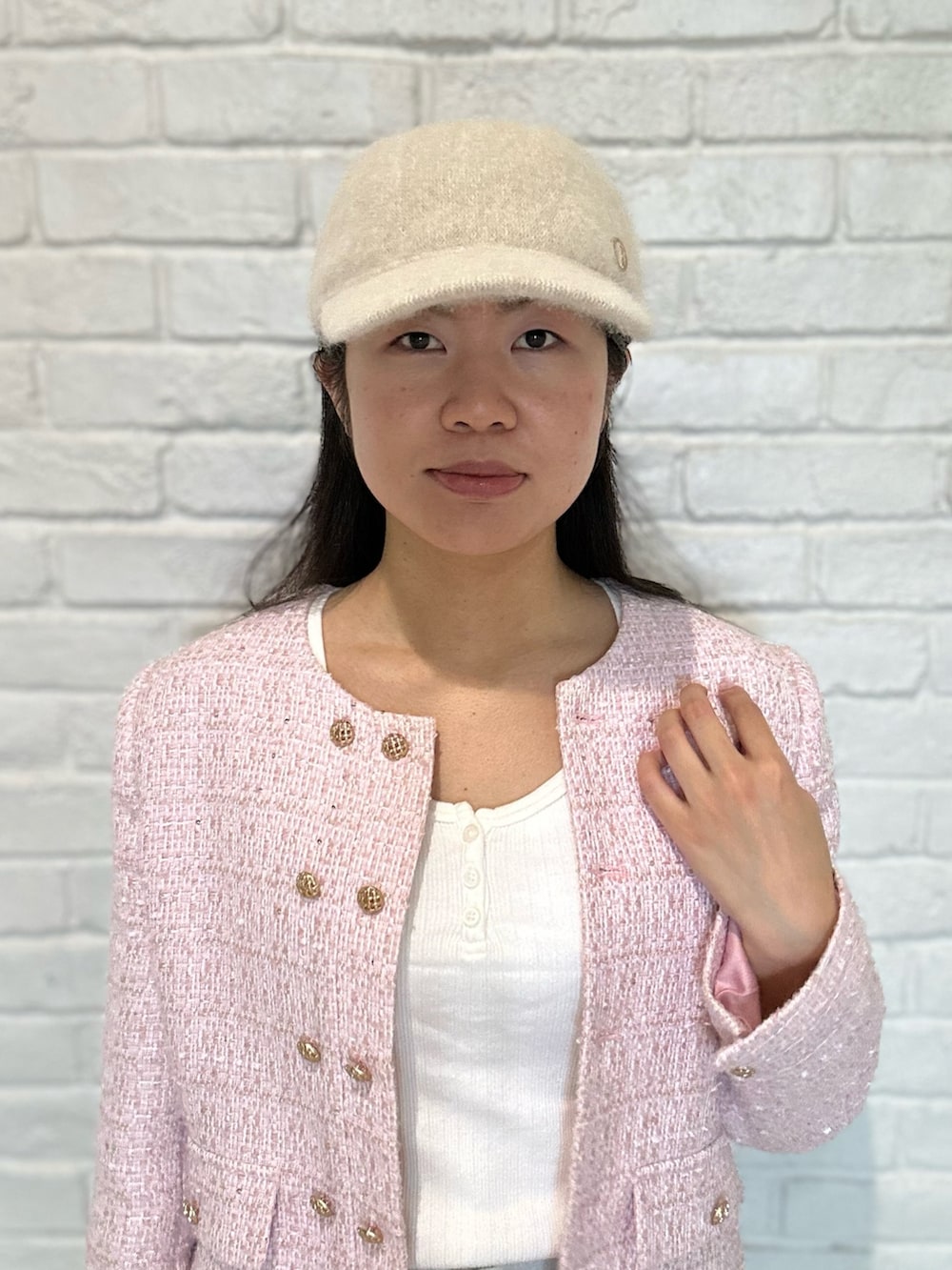 「お出かけコーデ、秋冬コーデ、フェミニン、韓国ファッション、マニッシュ、キレイめ、キャップ、ジャケット、ツイードジャケット、ノーカラージャケット、デニム、デニムパンツ、スニーカー、ホワイト、ピンク」|「Chapeau d' OのChapeau d' O TM Angora Cap / シャポードオー(キャップ、ベージュ系)」を使った、.*Shiori*.さん(レディース・163cm)の秋コーディネートの2枚目の写真