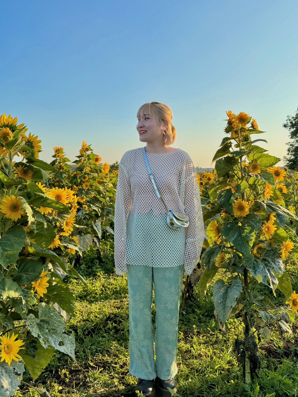 「sunflower、古着MIX」｜「jouetieのパンツ（その他パンツ、グリーン系）」を使った、Lexuanさん（レディース・156cm）の春コーディネートの2枚目の写真